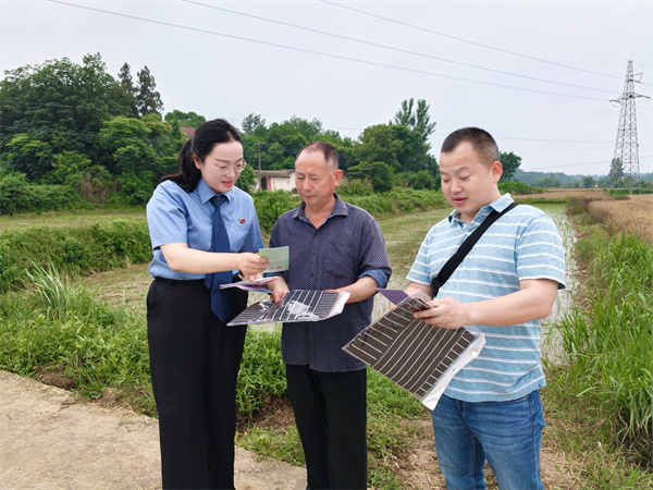 普法进乡村 “典”亮新生活——东宝区检察院开展民法典宣传活动