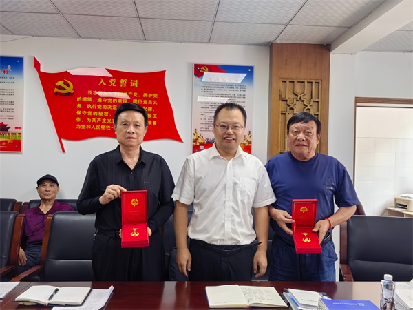 银发丹心映检徽 薪火相传践初心——东宝区检察院退休支部开展“七一”党日活动